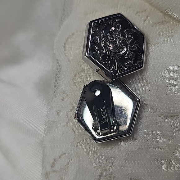 Volupé Signed Vintage Hexagon Silver Tone Clip Earrings - Picture 2 of 2